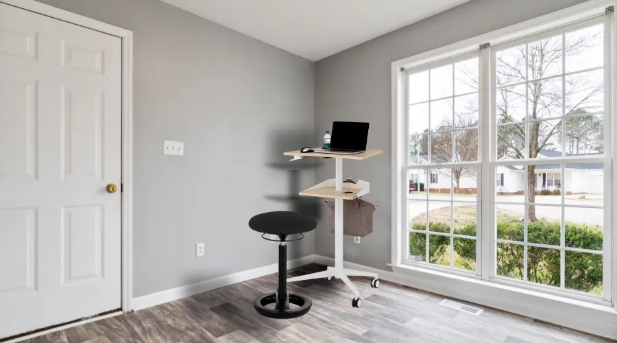 Mobile Office Desks - Safco-Active-Collection-Vum-Mobile-Workstation